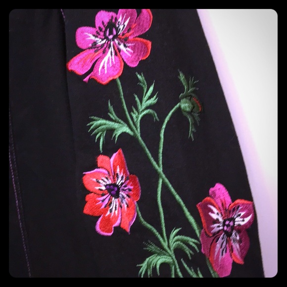 Bob Mackie Floral Pattern Wearable Art Shirt - Picture 6 of 6